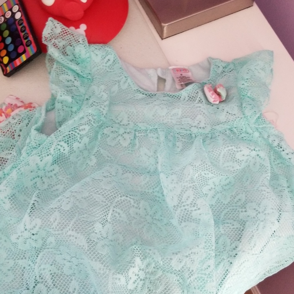 Outfit - Picture 2 of 2